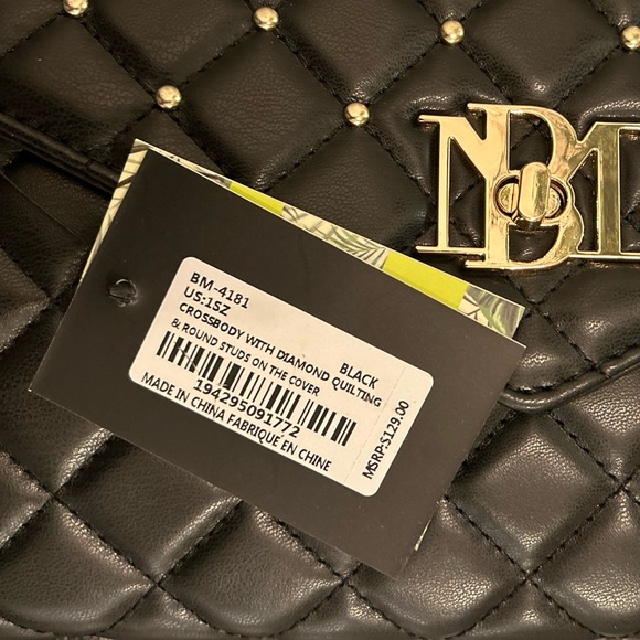 NWT BADGLEY MISCHKA BLACK CROSSBODY WITH DIAMOND QUILTING - Picture 6 of 7